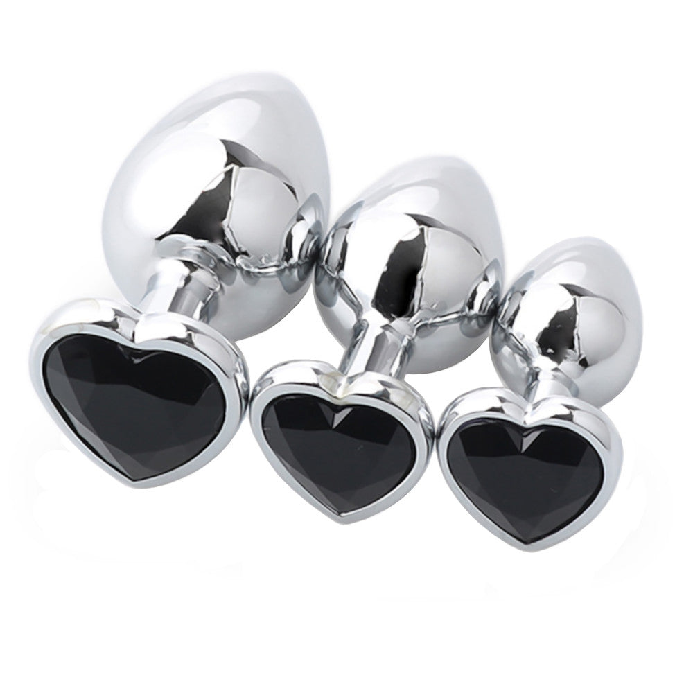 Feel sexy and sophisticated with jewelry-shaped sex toys princess adorned by a black, jeweled metal heart, offering an ash-silver look.